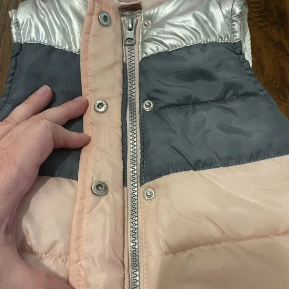 Little Lass Hooded Puffer Vest 6-9 Months - Picture 4 of 6